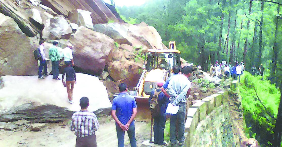 Pithoragarh-Twagat highway remained closed for seven hours