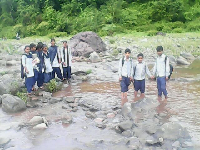 childrens cross river daily for going school, photos of dangerous school way