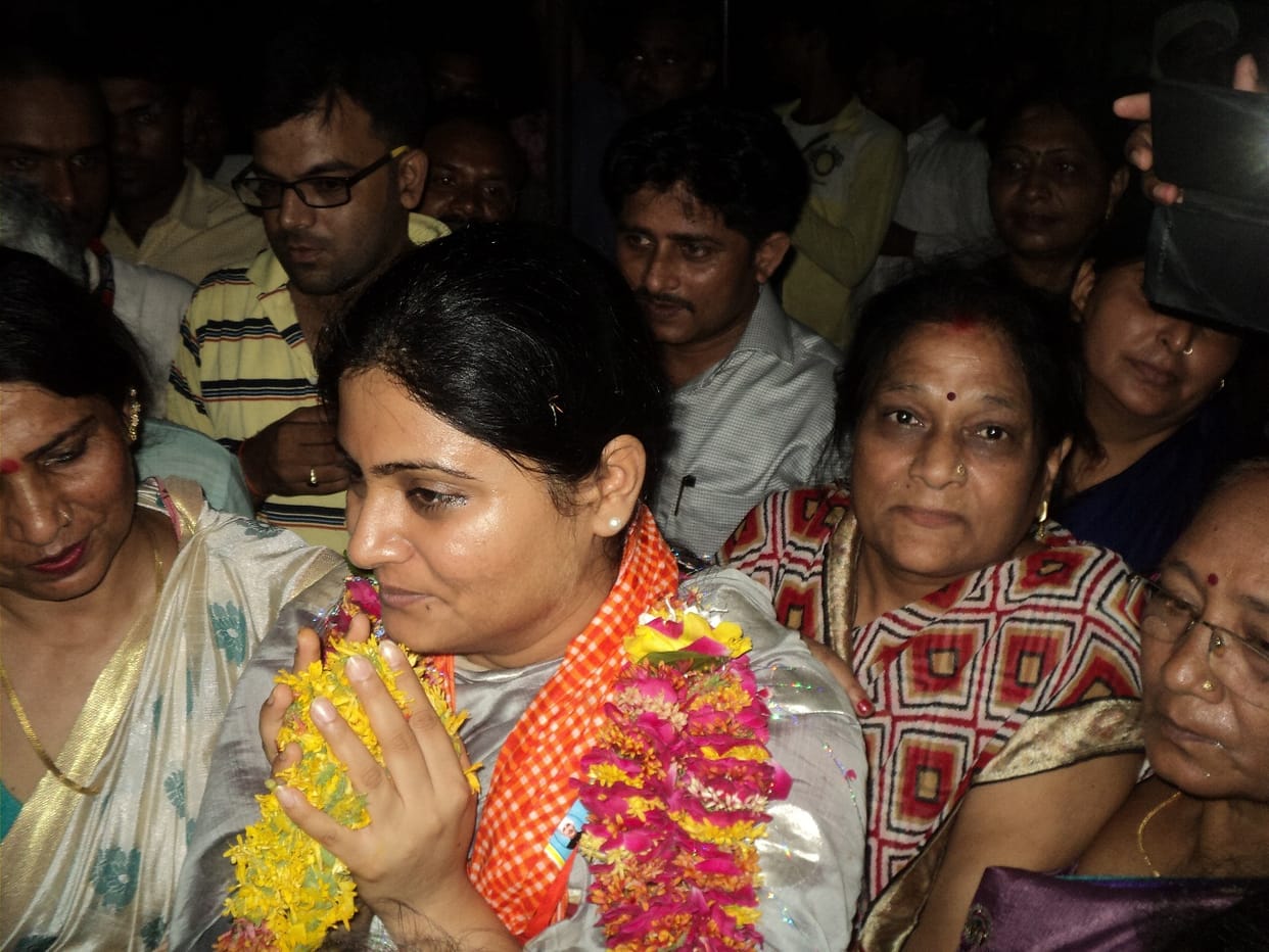 Anupriya descended to welcome pro
