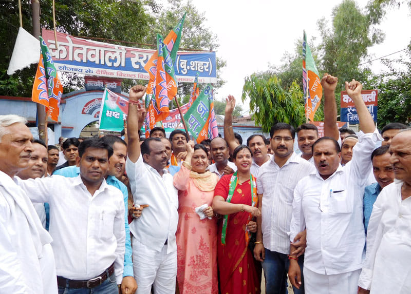 BJP members on the performance of the police stations