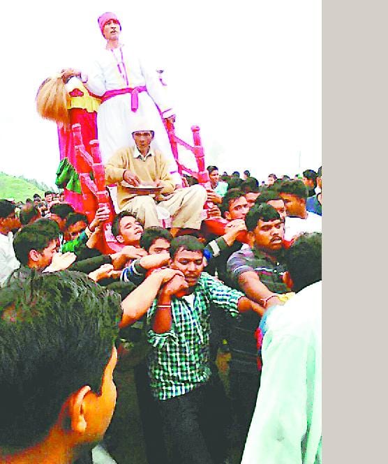 Brahma temple devotees humbled Sheesh