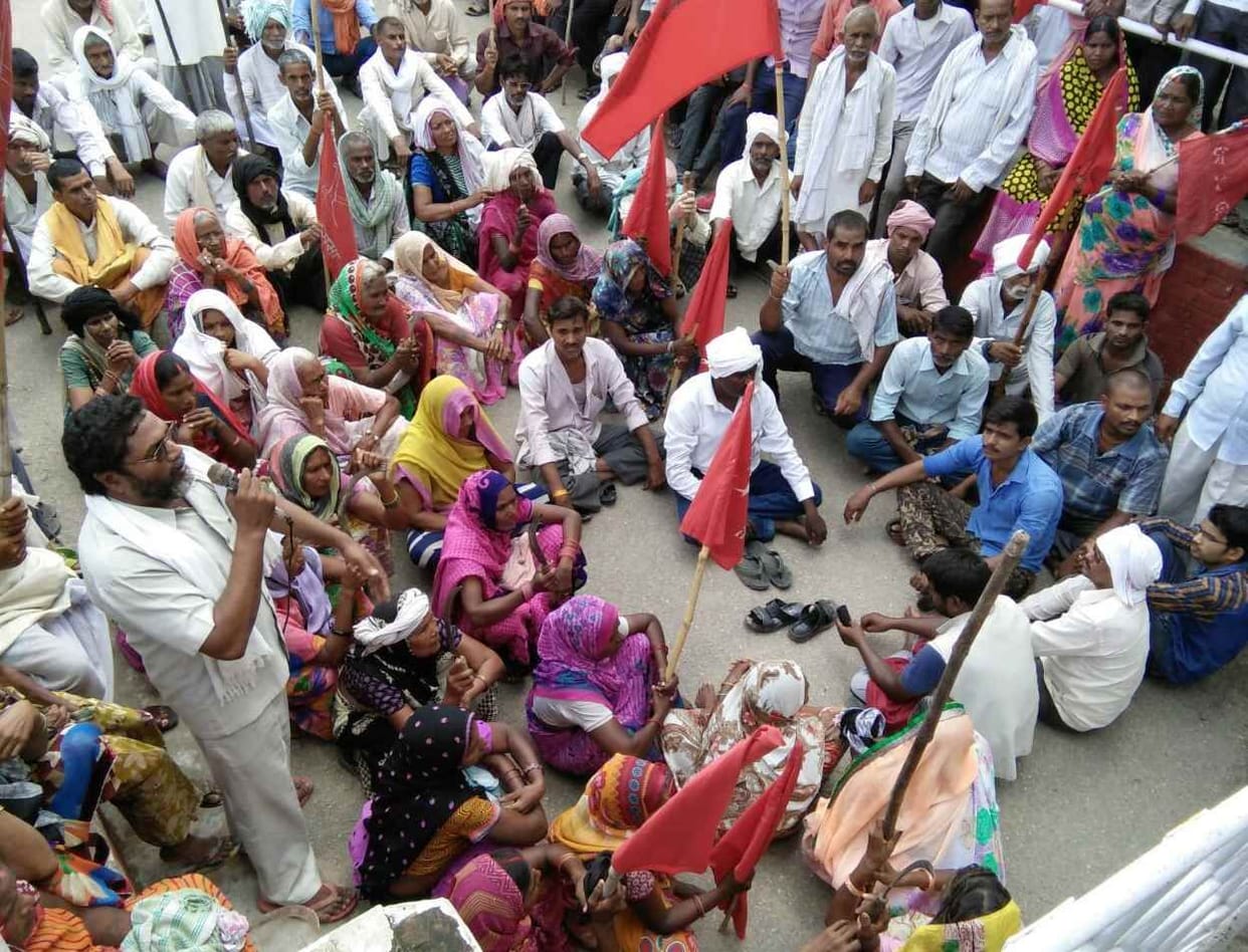 Farmers appear to force on headquarters