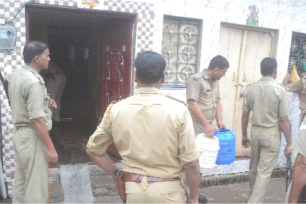 atleast 17 illed in etah hooch tragedy