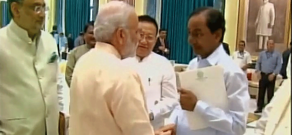 modi kejriwal meets at inter state council meet