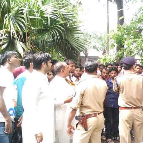 Man hung to death on tree branch in UP