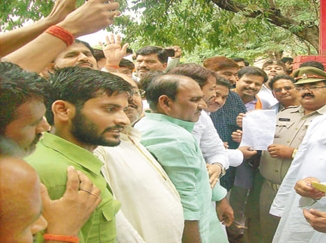 Only BJP hoop police station, protesting