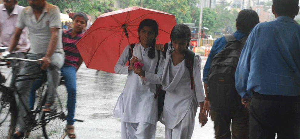 heavy rain and traffic jam in delhi 