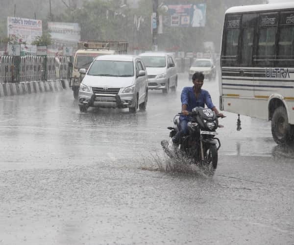 Rain in Lucknow in ten pics.