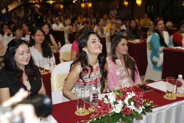tv star roop durgapal famous in vietnam