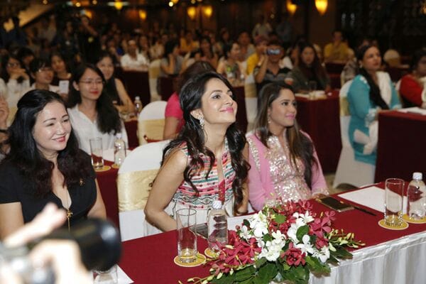 tv star roop durgapal famous in vietnam