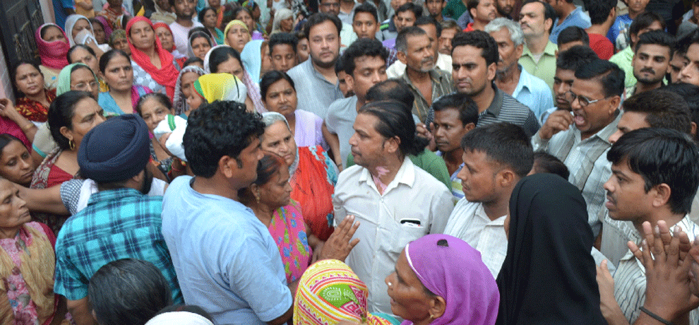 teenager burnt in temple, angry mob create ruckus