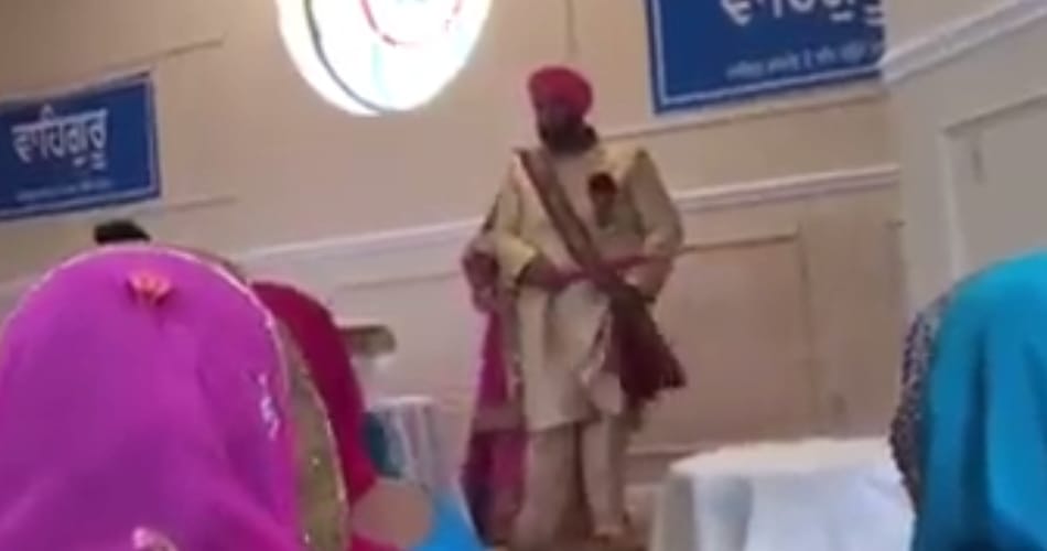 sikh groom paijama falls down during wedding ceremony in gurudwara