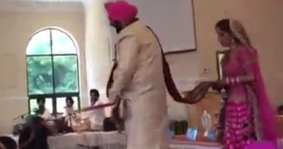 sikh groom paijama falls down during wedding ceremony in gurudwara