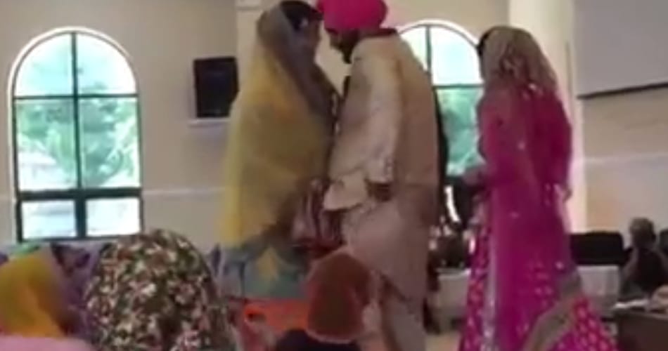 sikh groom paijama falls down during wedding ceremony in gurudwara