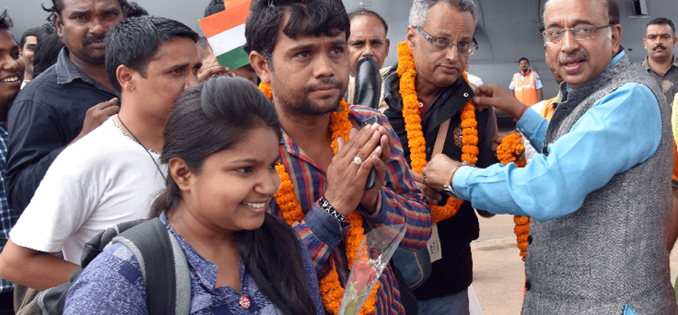 indians returning from sudan to india in delhi 