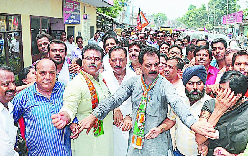 Only BJP Kutubsher police cordon