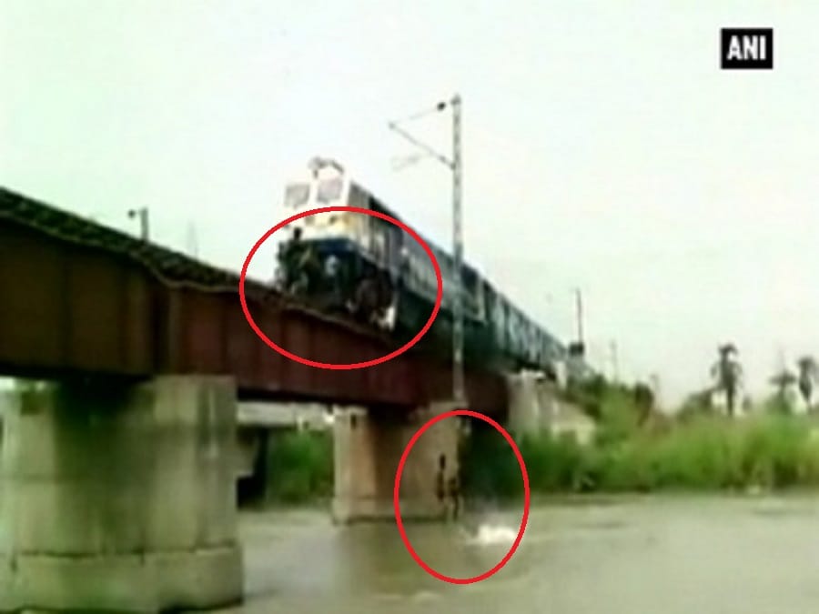 ट्रेन के आगे छलांग