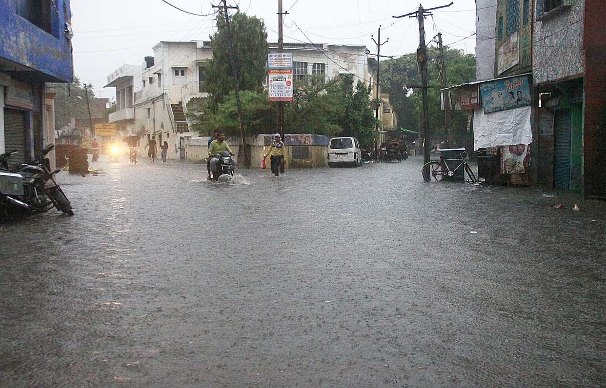 By torrential rains The city is submerged