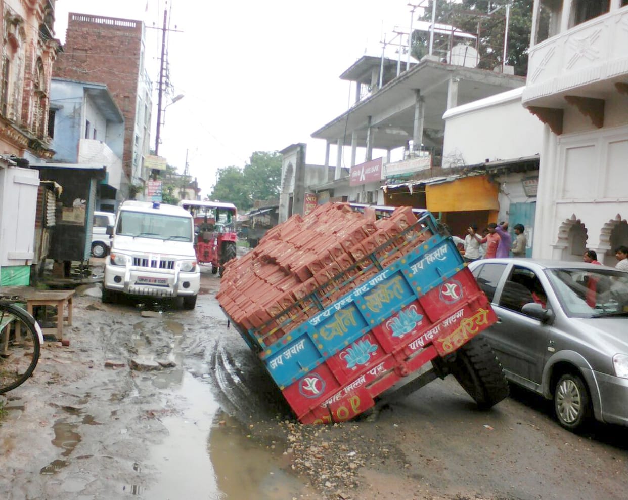 Trouble showers road strand, water to households