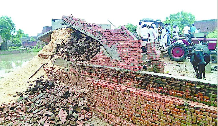 three houses fell down in rain