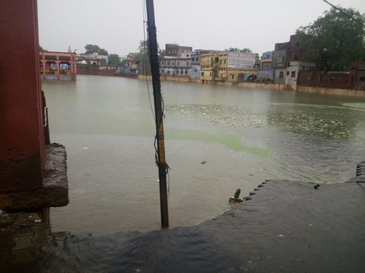 heavy rain and water overflow in aligarh uttar pradesh