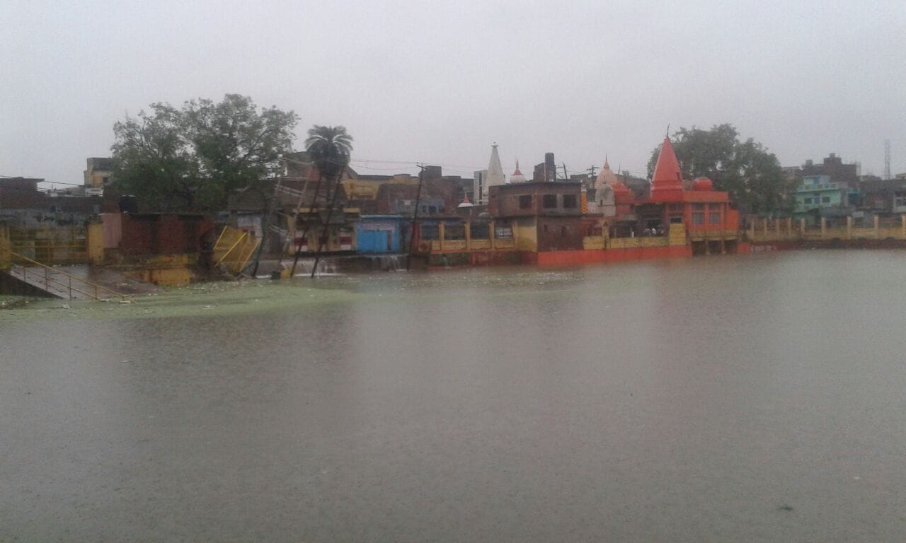 heavy rain and water overflow in aligarh uttar pradesh