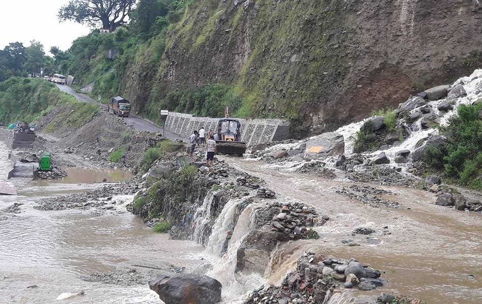 badrinath and kedarnath highway closed due to rain