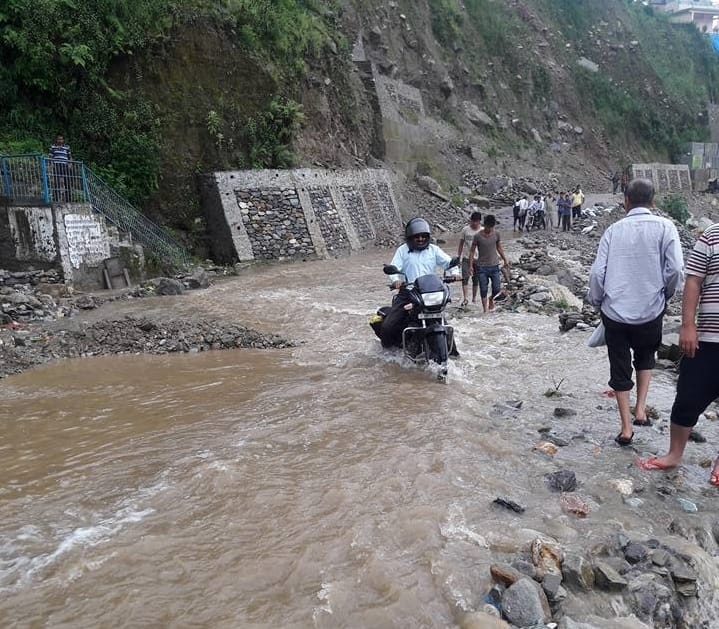 badrinath and kedarnath highway closed due to rain