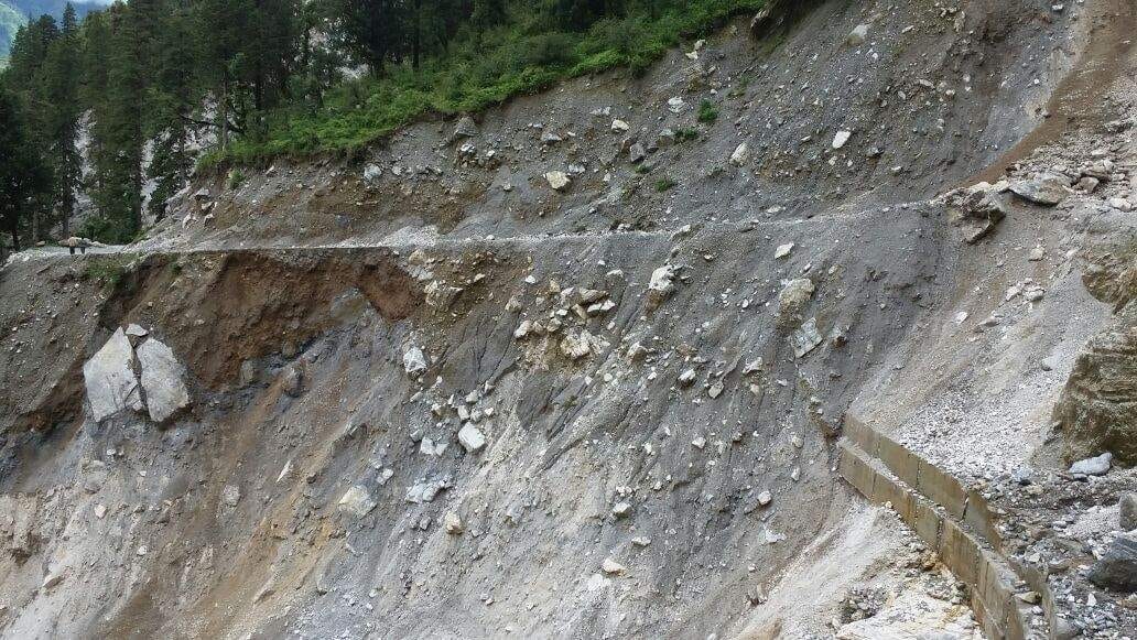 badrinath and kedarnath highway closed due to rain