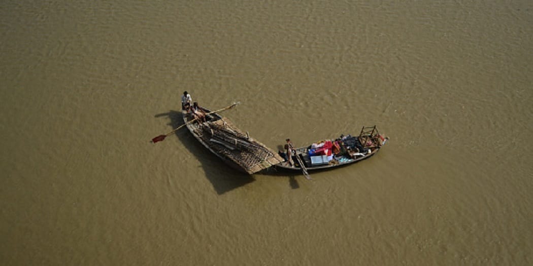 65 people stranded in midstream of the river Ghagra about an hour