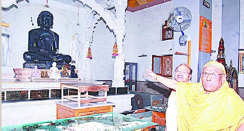 Parasol theft of millions of Jain temple