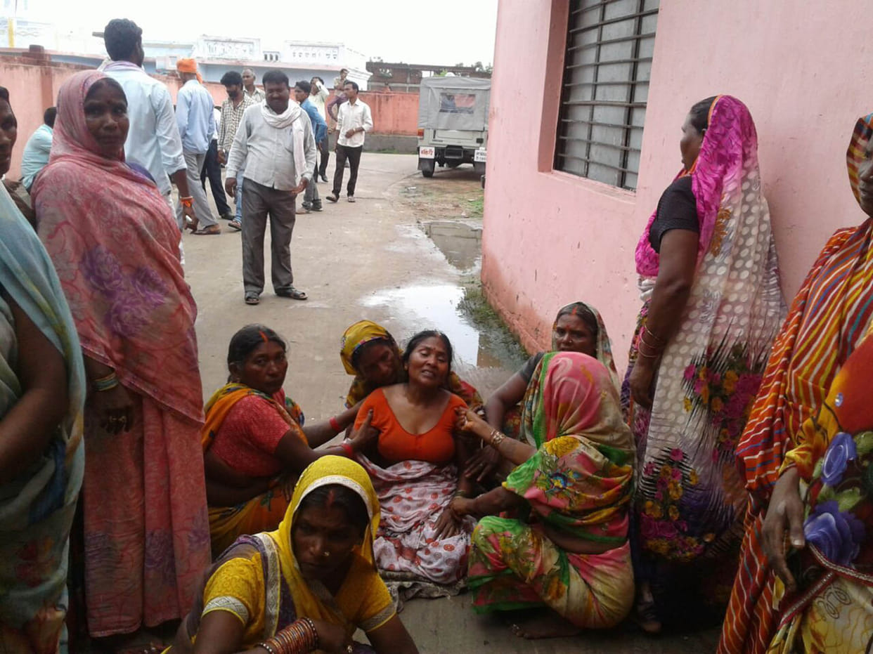 pregnant woman died in labour room], protest