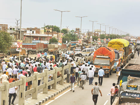 Four-hour highway jam, thousands stranded