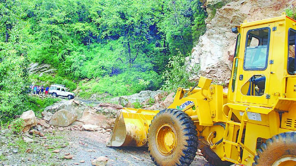 Pithoragarh road closed to the traffic-Twagat