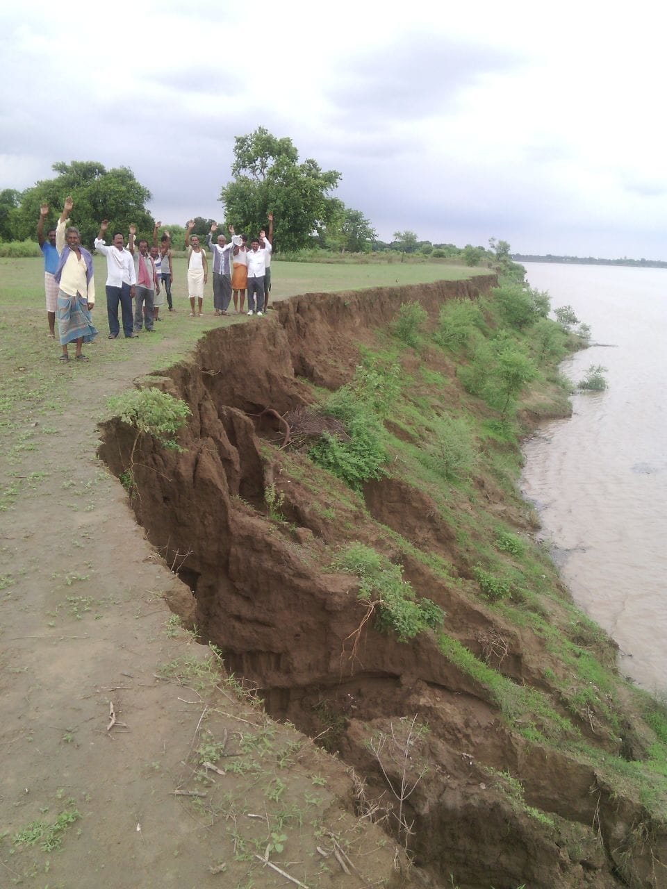 Fast-loading in the swollen Ganga Bhurra
