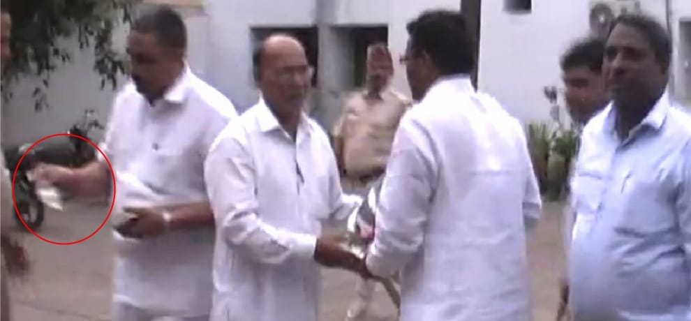 MPs have came out from the jail, distribute note for policeman