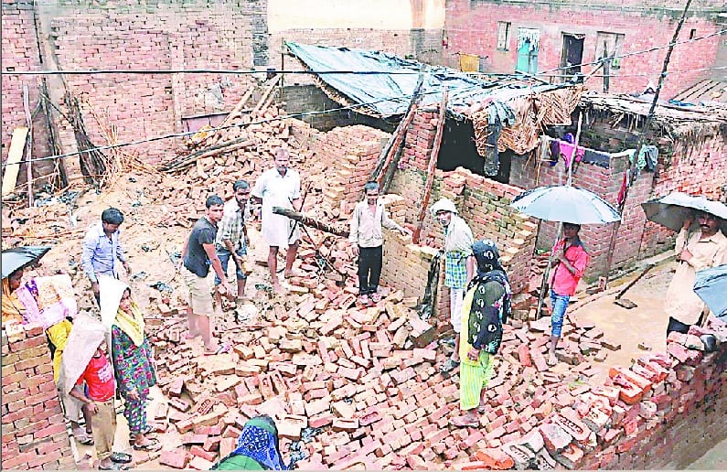 The death of a child from falling house