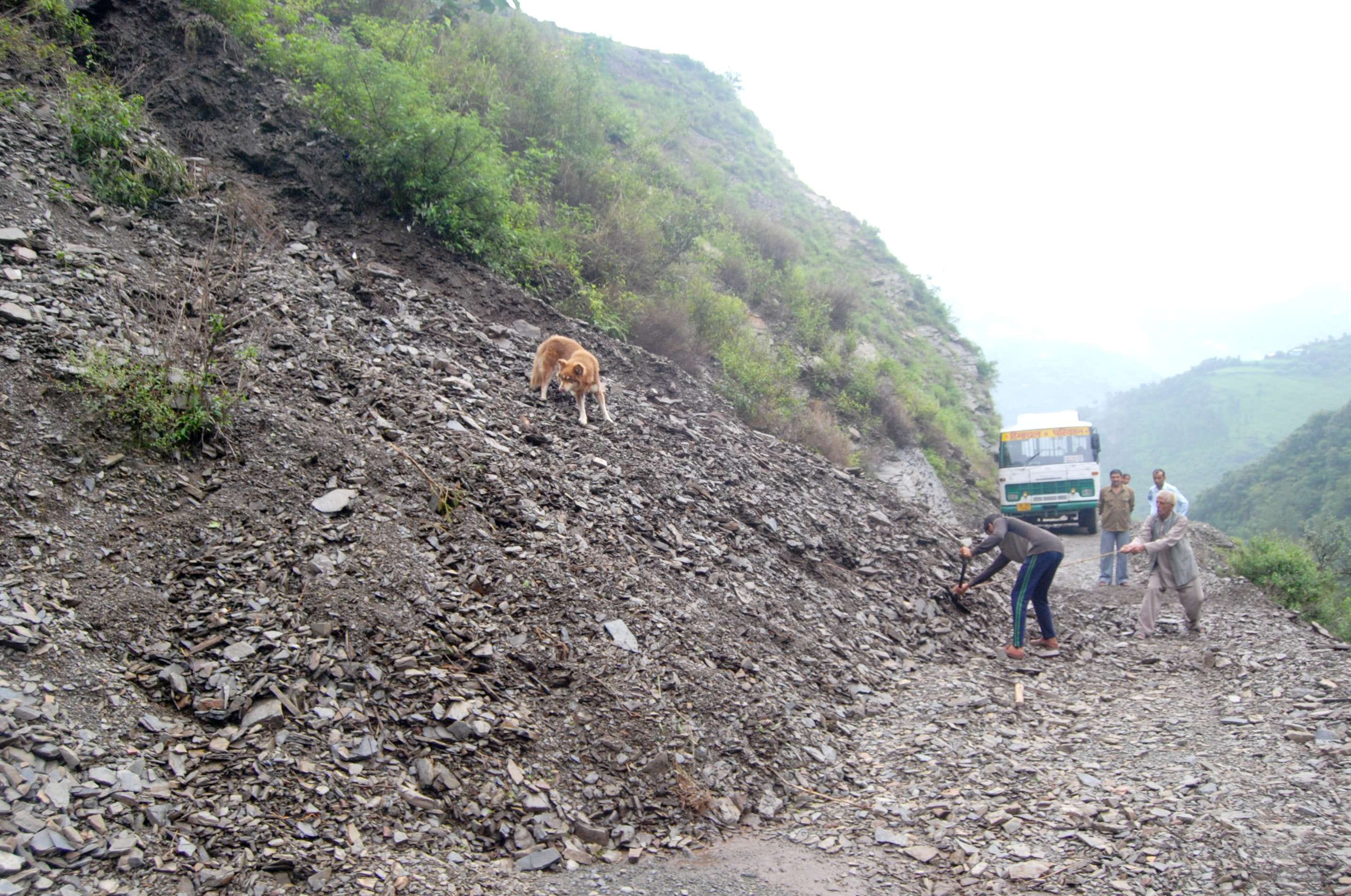 Landslides in himachal due to heavy rainfall