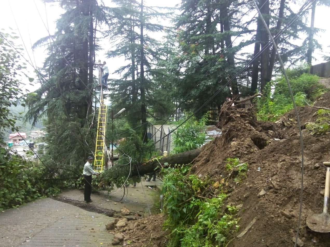 Landslides in himachal due to heavy rainfall