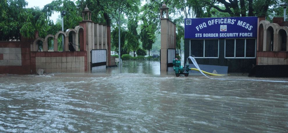 Jmajm rains saturate the Delhi, somewhere-anywhere vehicle was submerged choked