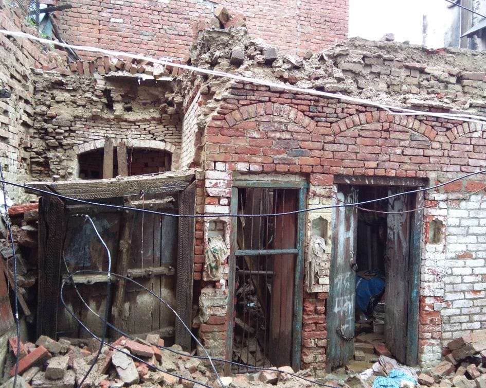 Four Houses of rain fell, three injured