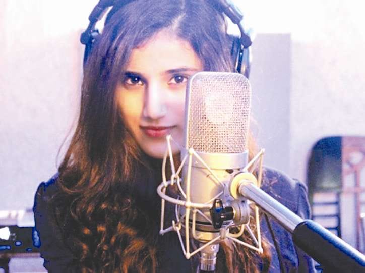 Bollywood Actor Hrithik Roshan congratulates playback singer Shivranjani Singh on twitter