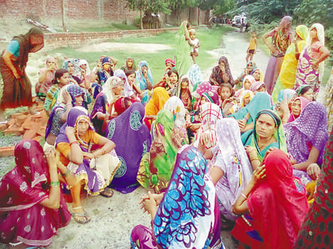Eta's hooch deaths of four in Farrukhabad