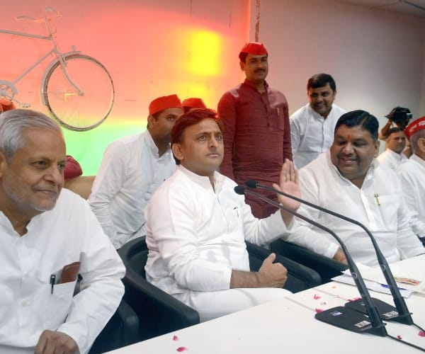 chief minister akhilesh yadav addresses youth wing of SP.