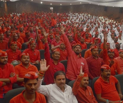 chief minister akhilesh yadav addresses youth wing of SP.