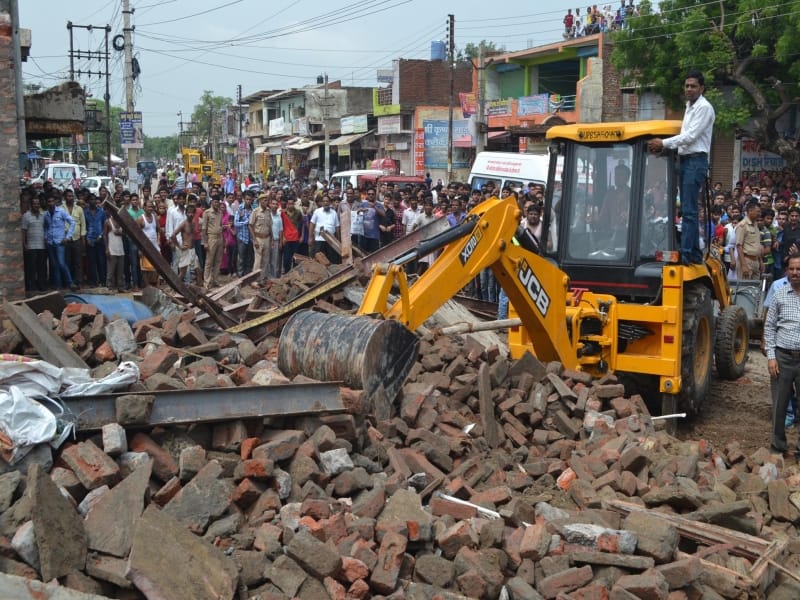 building collapsed in mathura