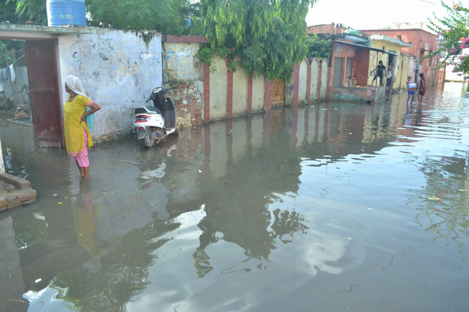 cm rawat visit flood effected area in roorkee.