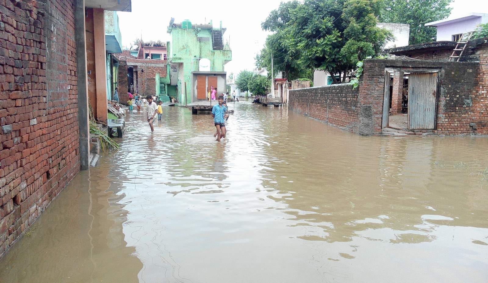 cm rawat visit flood effected area in roorkee.