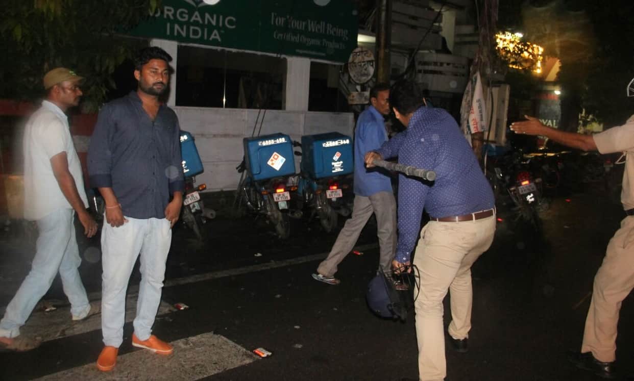 clash between two groups in lucknow