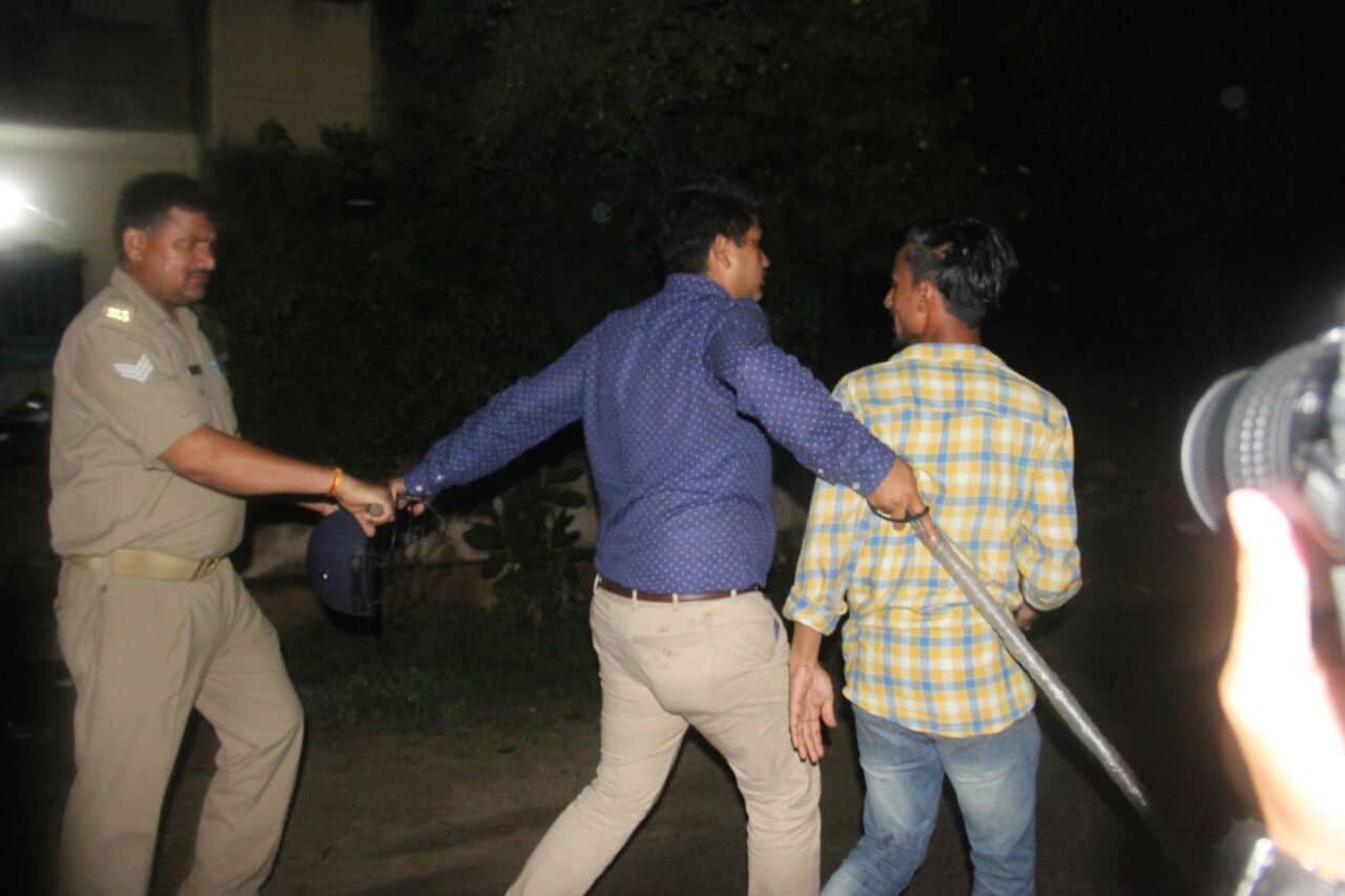 clash between two groups in lucknow